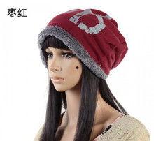 冬天帽子图片女生,冬日暖阳下的时尚女生帽饰风采