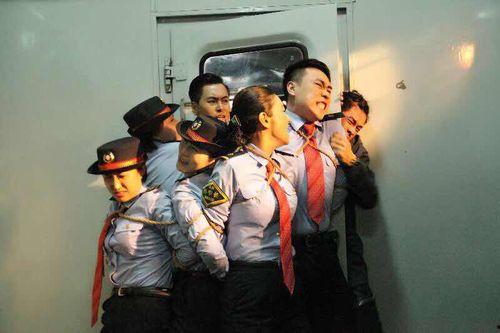 人质列车娱乐中国,娱乐中国背后的惊心动魄